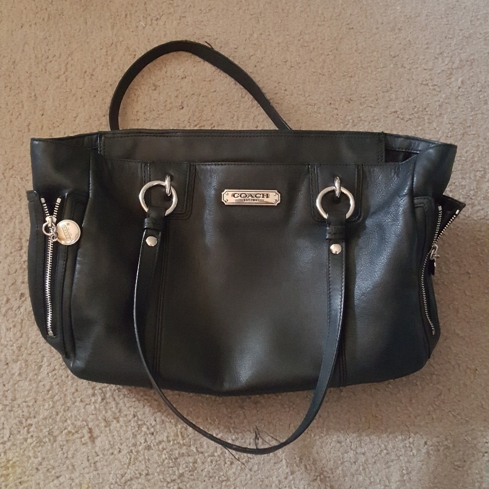 AUTHENTIC COACH HANDBAG